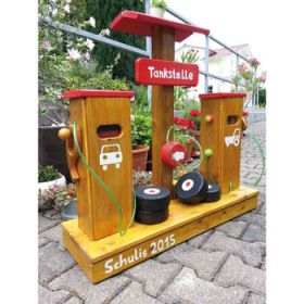 Kiga Tankstelle aus Holz-image