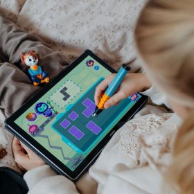 EDURINO Figur Luca, "Coding & logisches Denken", Zugang zur EDURINO-Lernwelt-image